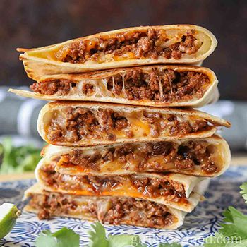 Etli Quesedialla ( patates kızartması ile birlikte )