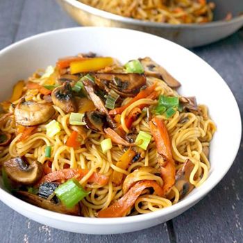 Sebzeli Noodle