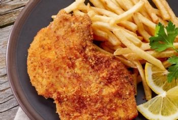 Viyana Usulü Tavuk Schnitzel ( patates kızartması ile birlikte )