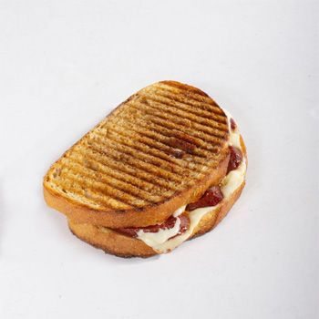 SUCUKLU KAŞARLI TOST